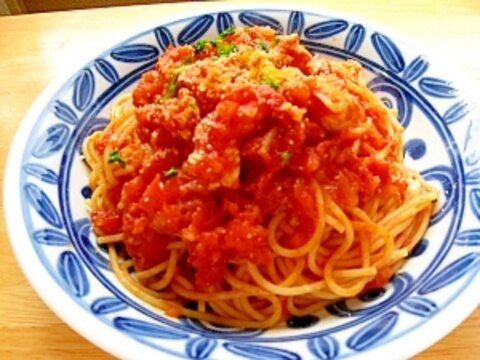 えびとアスパラのトマトソースパスタ